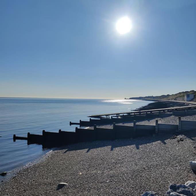 Escape To The Coast In A Luxurious Private Apartment Херн Бей Екстериор снимка