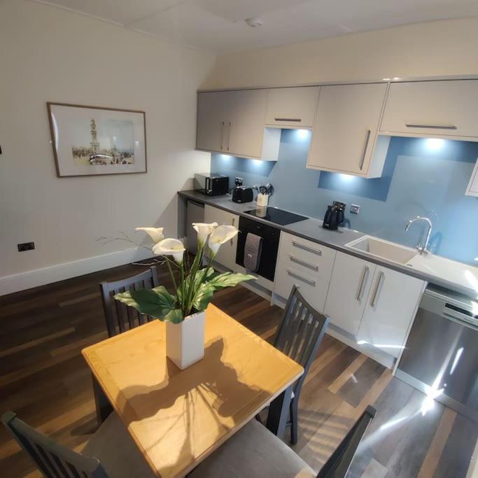 Escape To The Coast In A Luxurious Private Apartment Херн Бей Екстериор снимка