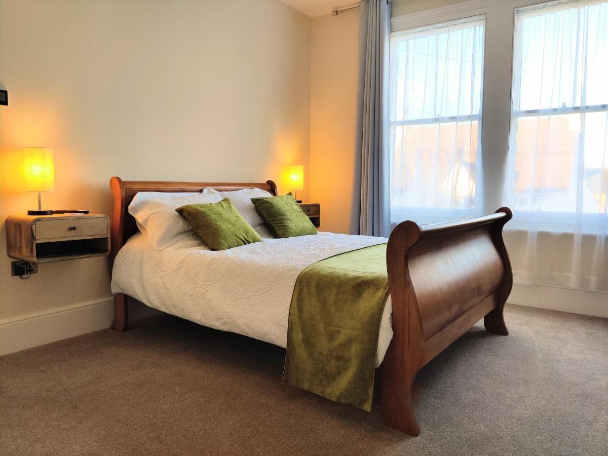 Escape To The Coast In A Luxurious Private Apartment Херн Бей Екстериор снимка