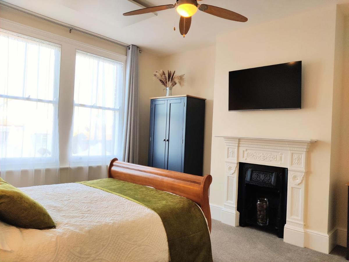 Escape To The Coast In A Luxurious Private Apartment Херн Бей Екстериор снимка